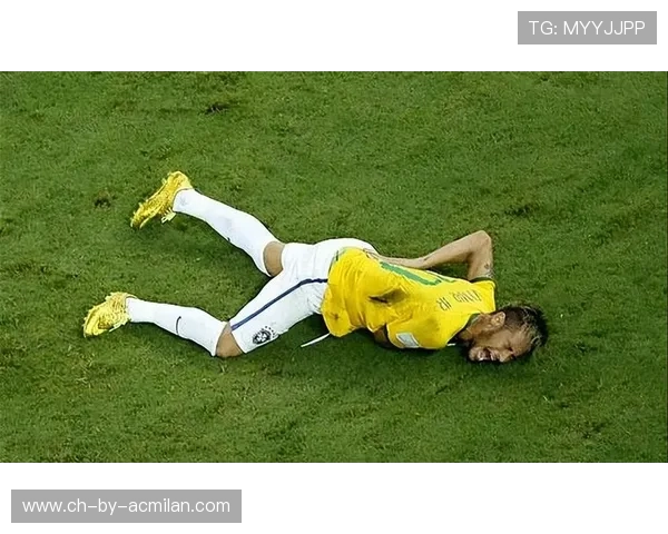 内马尔高速带球躲过三人冲击