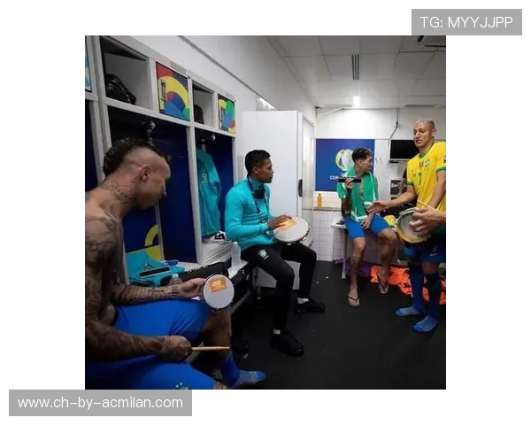 内马尔赛前在更衣室跳舞带动气氛，队友跟风爆笑