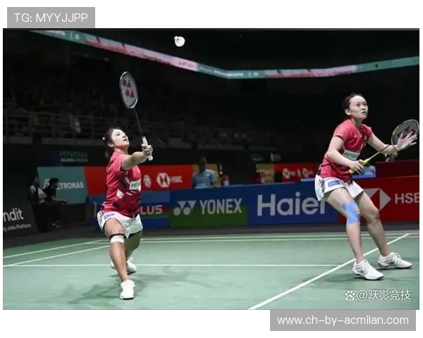 女双选手强化网前压制训练